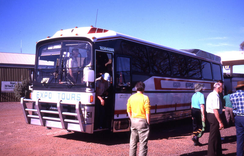 08 Bus at Glendambo