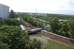 04 Bridge connecting Thammasat and village