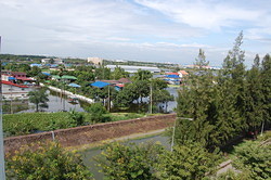 05 View to north-east (Navanakorn) from Thammasat